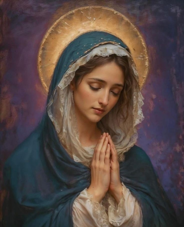 La Virgen María con las manos al frente rezando.